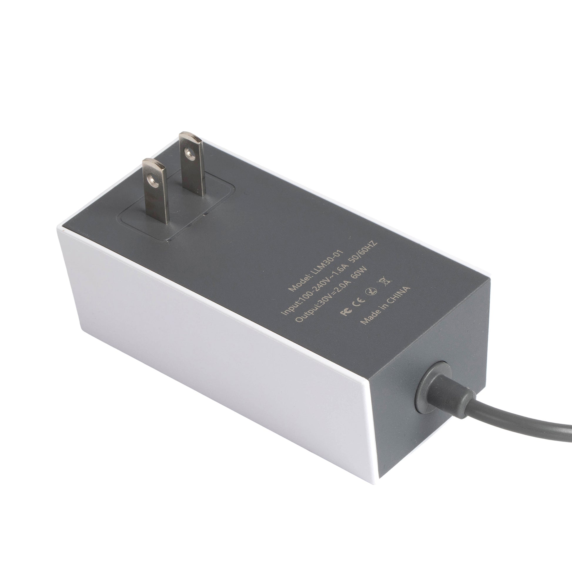 100-240V Universal Input with Interchangeable Plugs for Worldwide Use Without a Voltage Transformer.