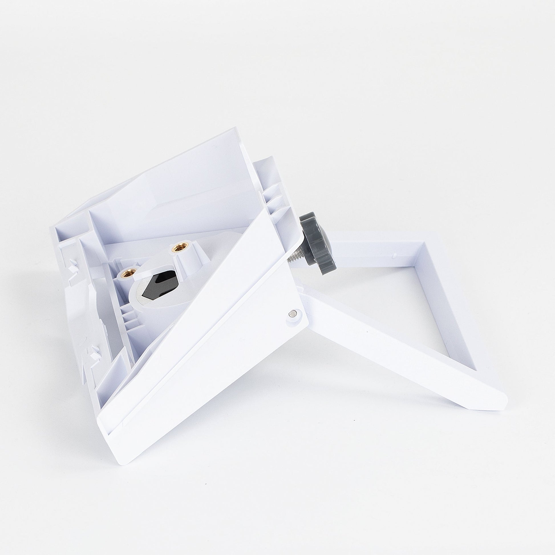 Reinforced One-Piece Design Eliminates Wobble on Flat Surfaces for Consistent Signal Alignment.