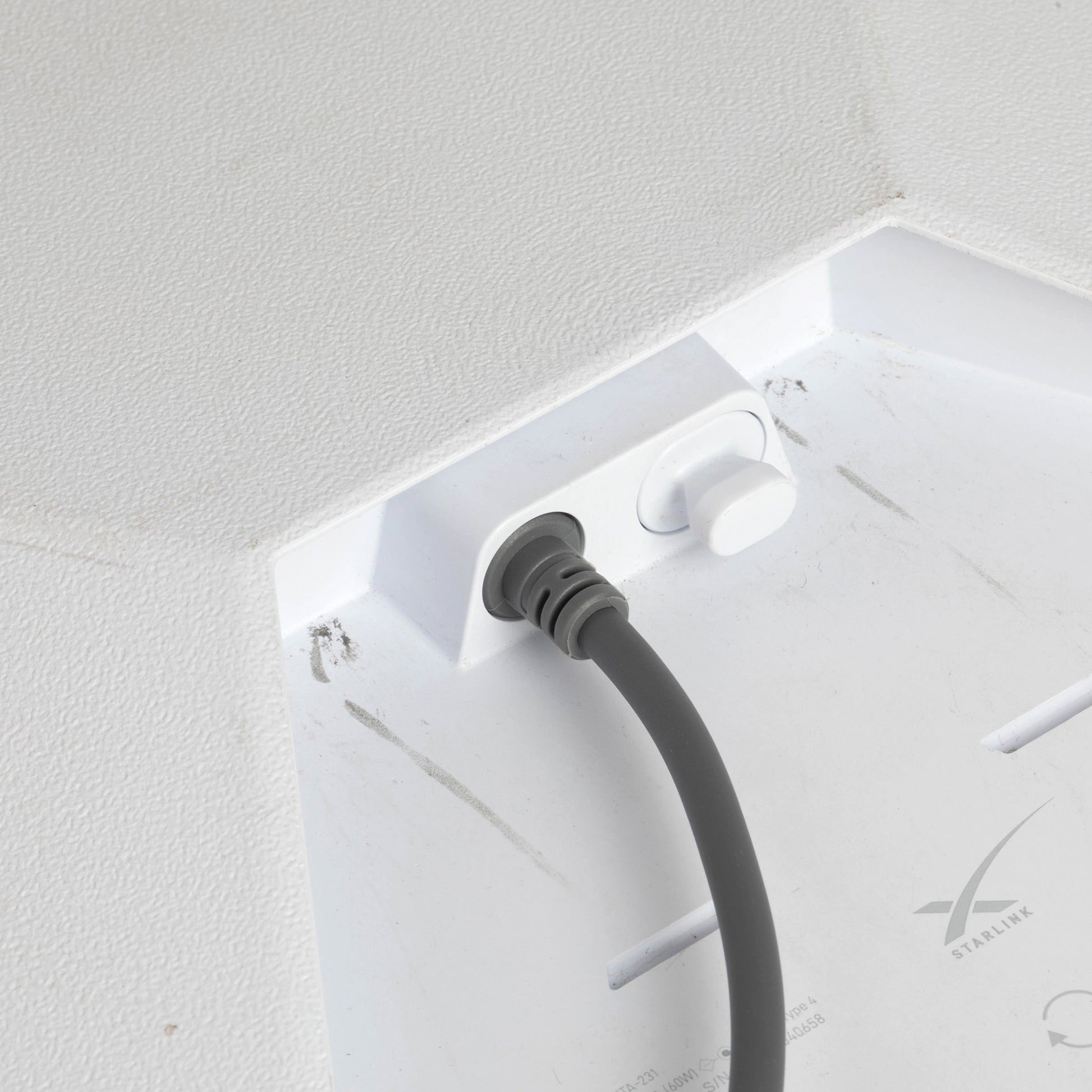 Smart PD 3.0 Chip Locks 20V Output with Power Banks for Satellite Connection Stability.