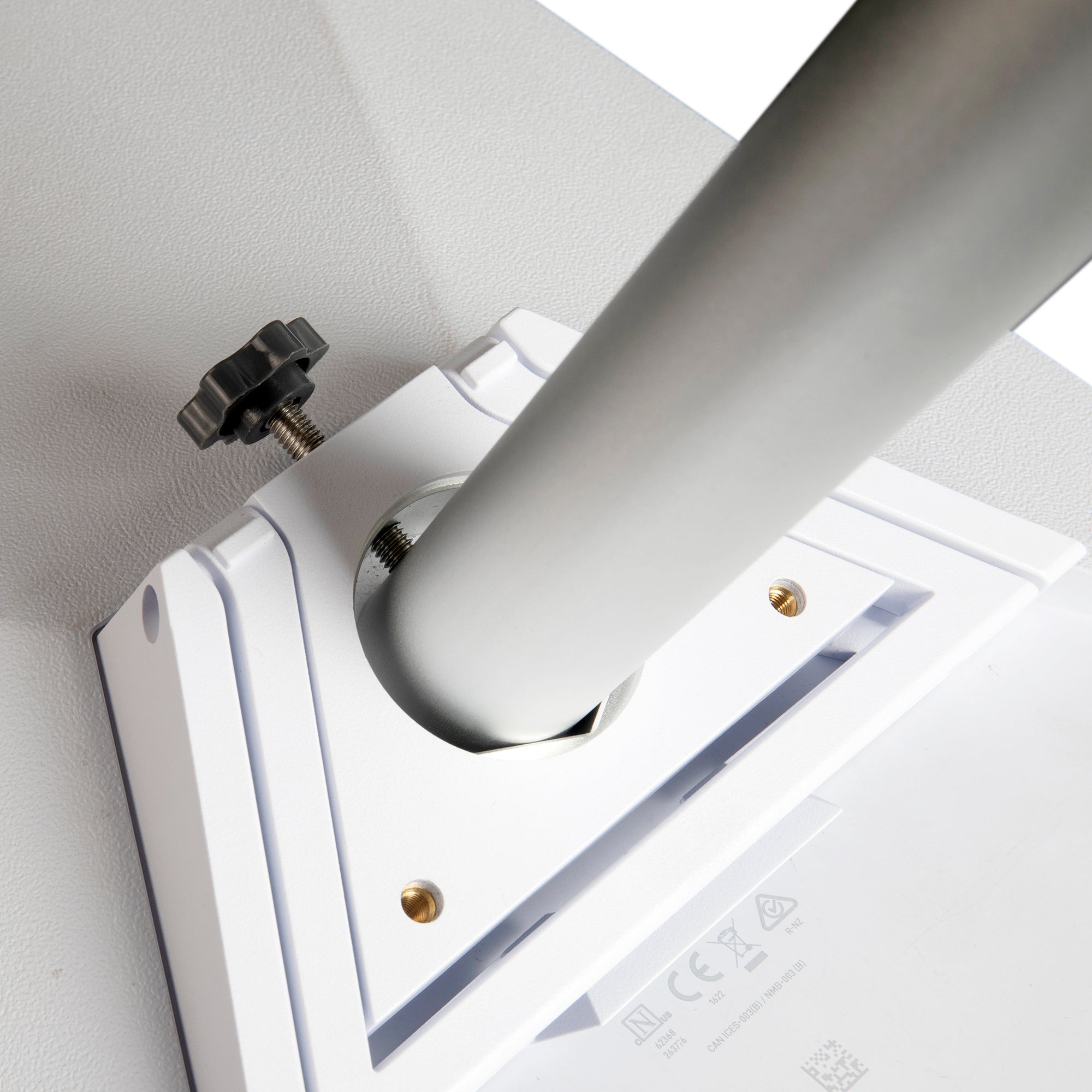Tool-Free Quick Setup with Hex Key: Clamp onto Pole and Tighten Screw, No Drilling Required.